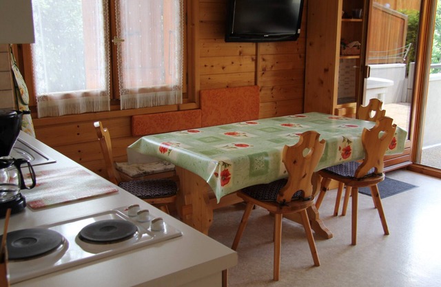 Cozy Apartment for 4-6 in Village Center with Terrace and Parking (BLA003)