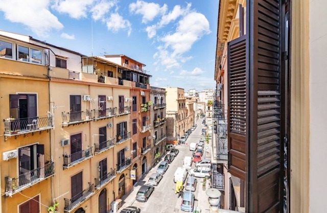 Cozy Apartment between Politeama and the Port