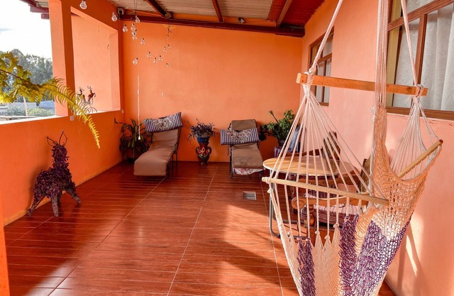 Cozy Apartment for 2 w/roof. View to Volcanoes
