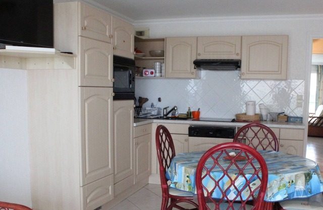 Cozy apartment near the beach with balcony, parking and pets allowed