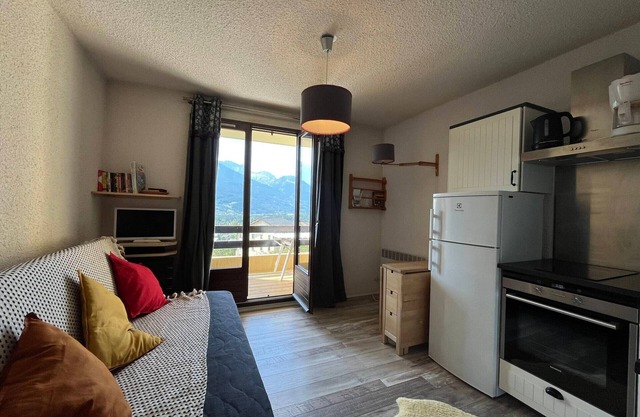 Cozy apartment in Barcelonnette, 4 pers, balcony, TV, equipped kitchen