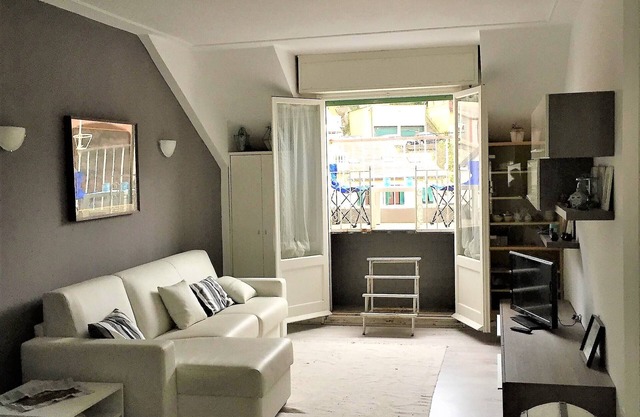 Cozy apartment in Sori: beach 50m away with elevator (010060-LT-0103)