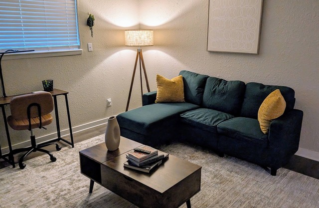 Cozy apartment in charming Oklahoma City with AC, WiFi