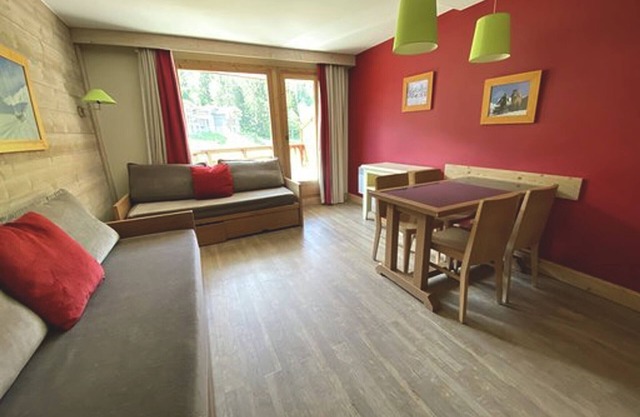 Cozy apartment, south-facing balcony, near slope - 4 ppl, 2 rooms, pets allowed