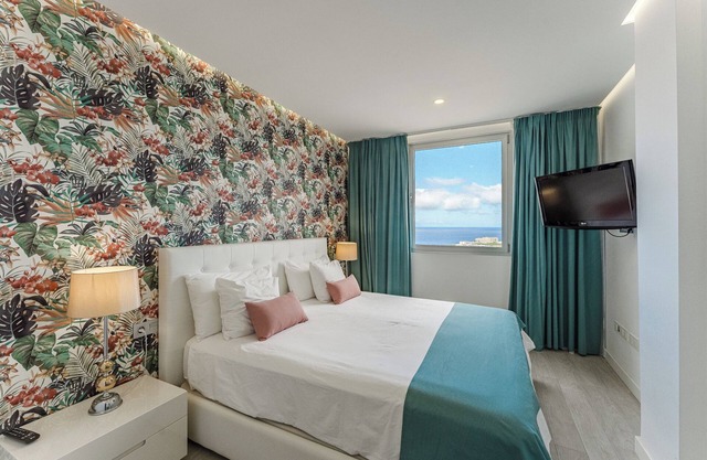 Cozy apartment with ocean view