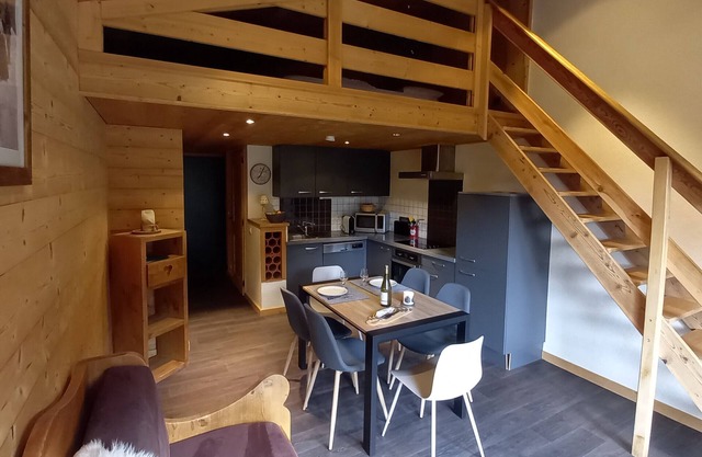 Cozy apt. for 5, near slopes and shuttle, south-facing balcony