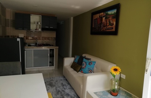 Cozy apt in 2nd floor (201). Beach and downtown nearby.