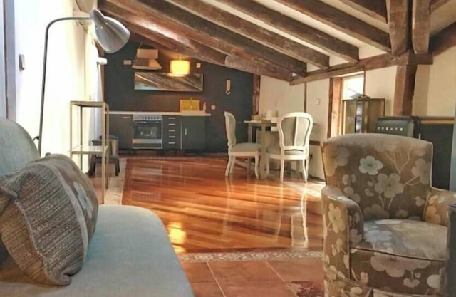Cozy Attic in Prime Location