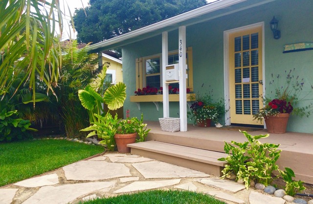 COZY BEACH HOUSE w/GUEST house sleeps 4 totalneach unit 2 guests PET FRIENDLY