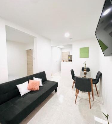 Cozy Beachside 3BR Apartment near the Walled City