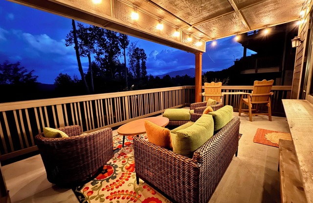 Cozy Boone Retreat Stone Fireplace Hot Tub Mountain Views & Resort Access