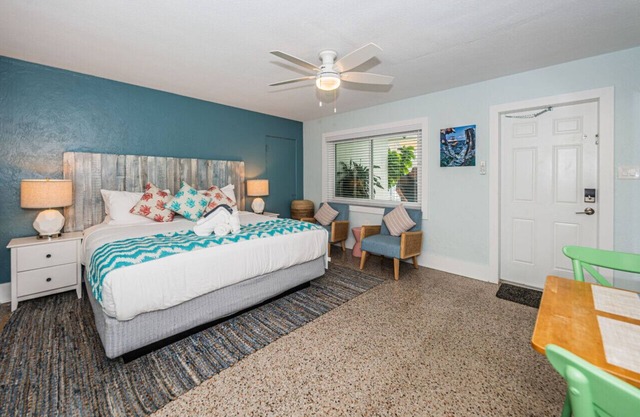 Cozy boutique studio room with a Pool