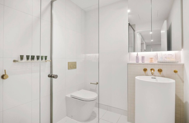 Cozy Box Hill Retreat | Gym | Cinema | Sky Garden