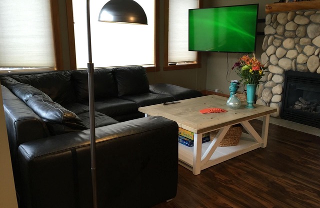 Cozy.Bright.Central - Canmore Downtown