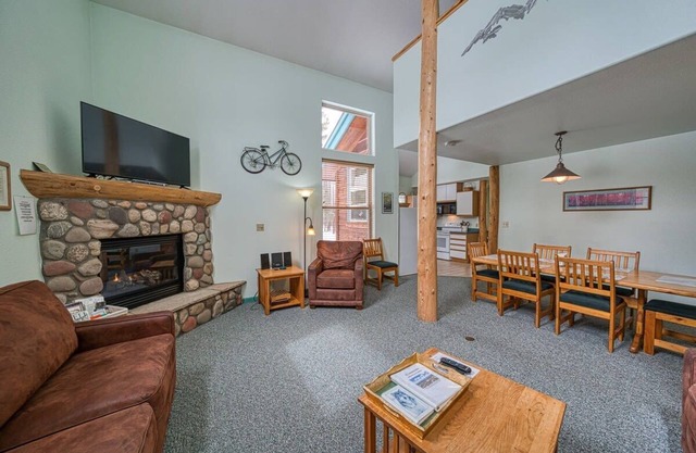 Cozy Cabin, 2BR w/Loft Cabin - BBQ