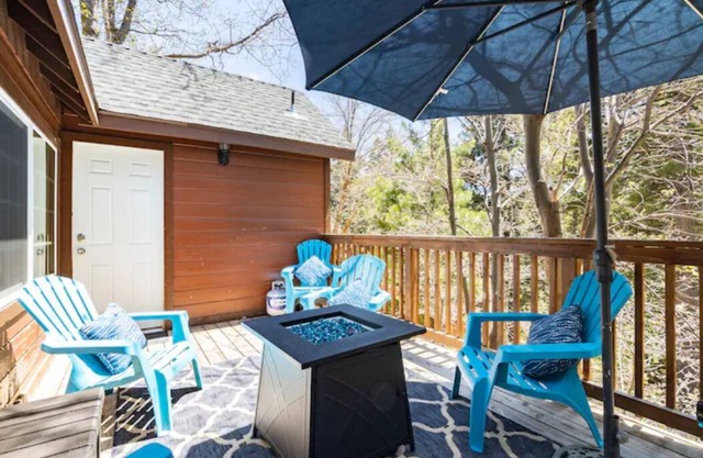 Cozy Cabin Game Room Private Deck 3mi to Lakes
