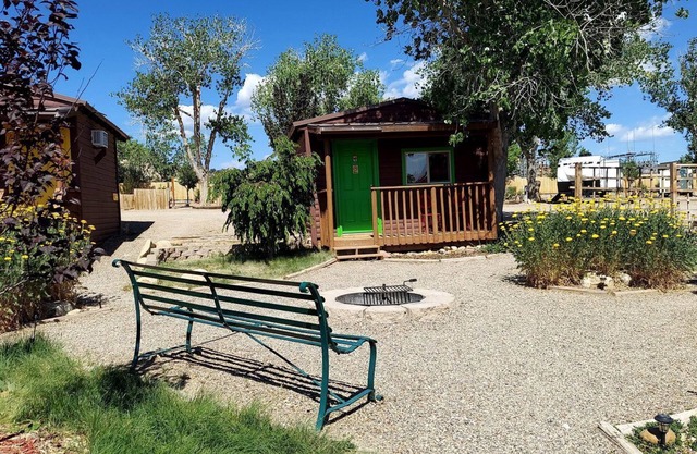 Cozy Cabin in Escalante, Utah - Amazing Glamping Spot for Exploring Canyons and National Parks