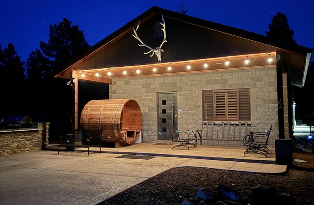 Cozy Cabin in the Pines! Close to the Polar Express, Grand Canyon, & Bearizona