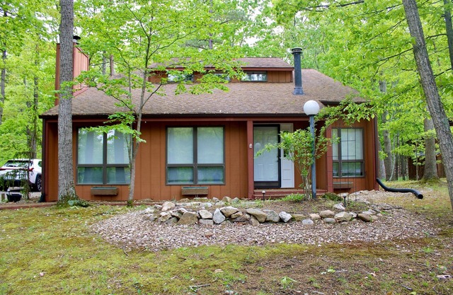 Cozy Cabin Minutes from Ski Slope and Water Park!