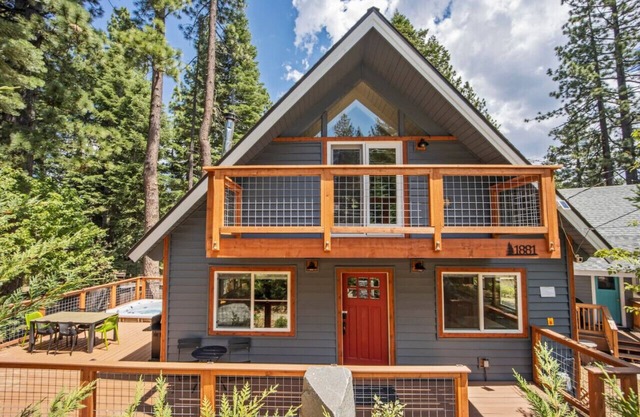 Cozy Cabin on Brule - Hot Tub + AC + Pool Table