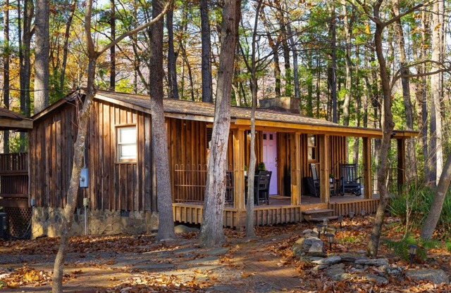Cozy Cabin w/Hot Tub: Fall Foliage Near Shenandoah