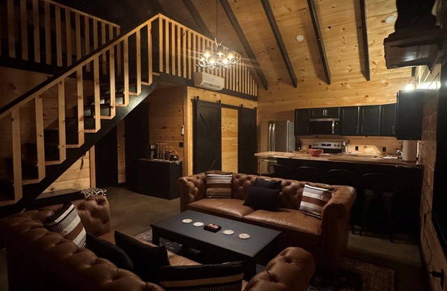 Cozy cabin with in the heart of Benezette, 1 mile from viewing center.