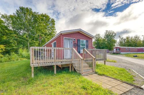 Cozy Cassopolis Cabin, Near Parks and Golfing!