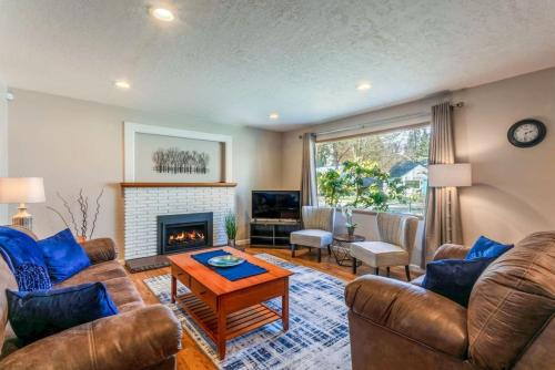 Cozy CDA Retreat 4BR Fire Pit Weekly Deals