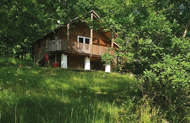 Cozy chalet 8 ppl, 3 bdrms, wood stove