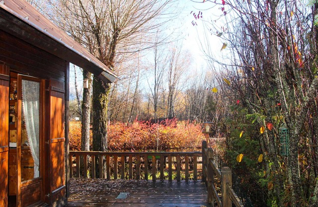 Cozy Chalet near Golf, 2 km from Barcelonnette Center, Sleeps 8, Garden, Full Amenities