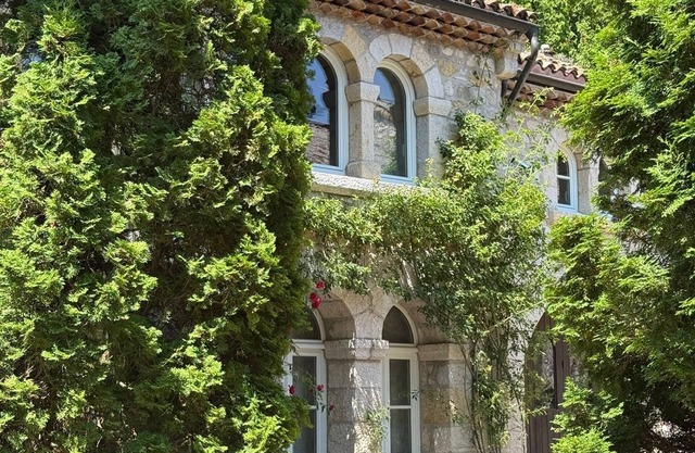 Cozy Chalet w/Fireplace, Patio & Barbecue. Pet Friendly!