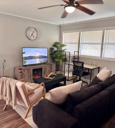Cozy Charm Retreat 2BR 1BA Home in Tallahassee
