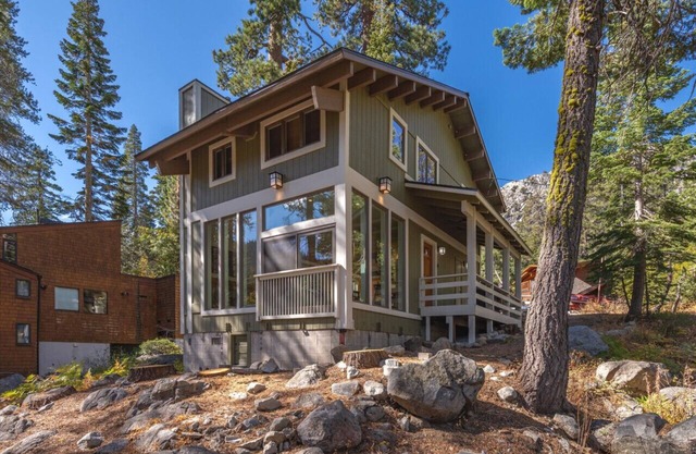 Cozy & Clean Cabin Free Shuttle to Palisades Bunk Room