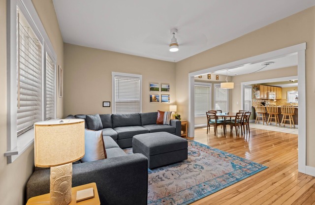 Cozy & Clean Home 2 blocks to Downtown, 3.5 mi. to base of Schweitzer!