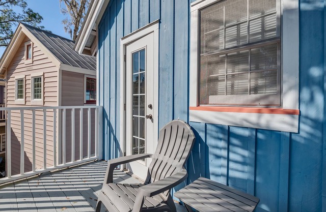 Cozy Clove Cottage in the Steinhatchee Landing Resort