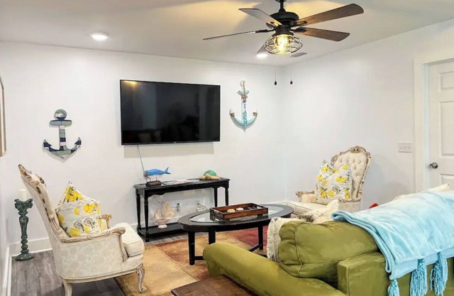 Cozy Coastal Abode- 4bed,3bath
