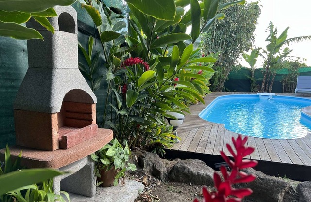 COZY COCOON WITH POOL, spacious three-bedroom air-conditioned apartment