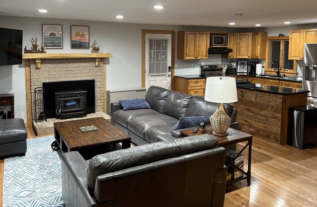 Cozy Cottage in close to town and area attractions