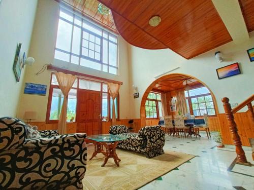 Cozy cottage in Haripur Manali by Serene Homes