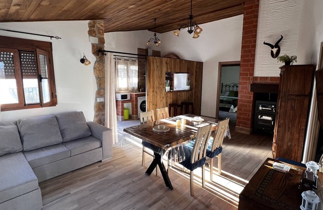 Cozy Cottage in Pozo Alcón: Independent, Fully Equipped, Near Sierra de Cazorla, Community Pool