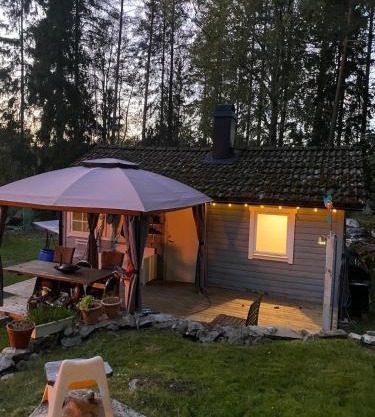 Cozy cottage in the woods near lake & sauna