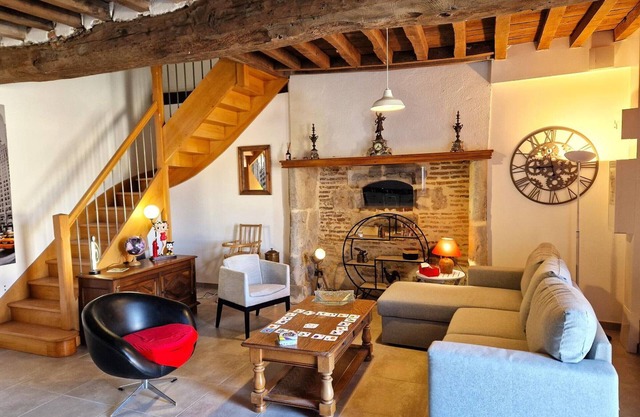 Cozy cottage with shared pool, near Vichy
