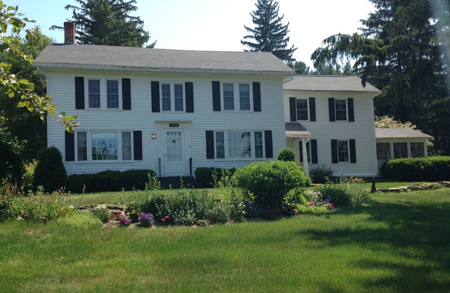 Cozy Country Home, Perfect City Escape