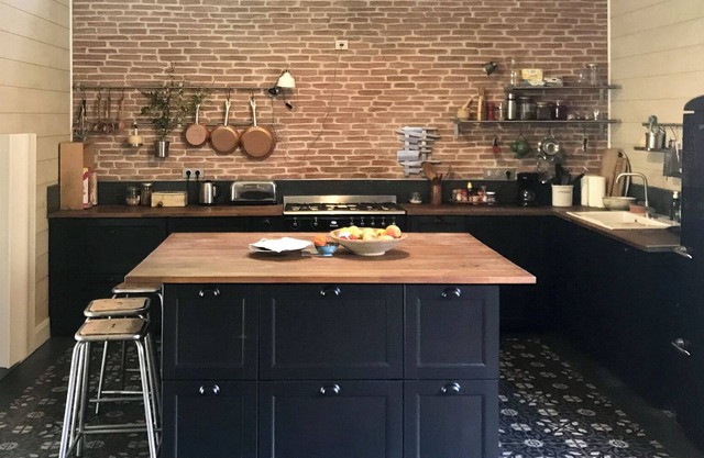 Cozy, designer cottage in Uza. 10 minutes from the beach, seconds from the lake.