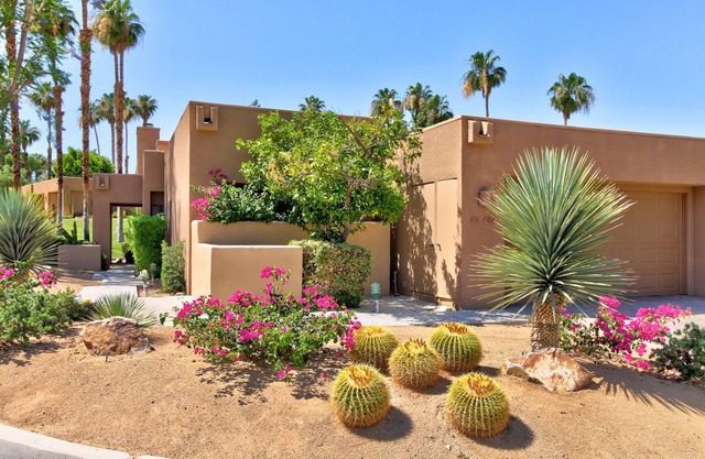 Cozy Dog-Friendly Condo, Shared Pool/Hot Tub, Near Golf Courses & National Park