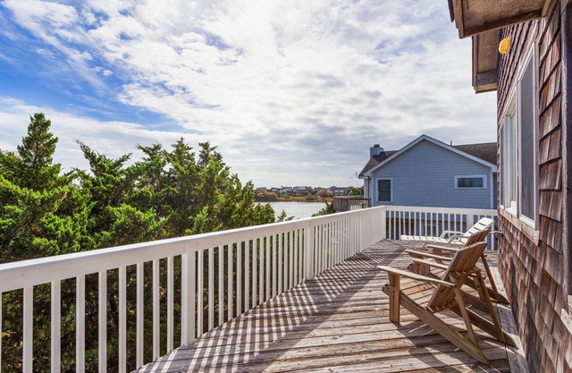 Cozy Dog-Friendly Getaway | Hot Tub & Beach Access