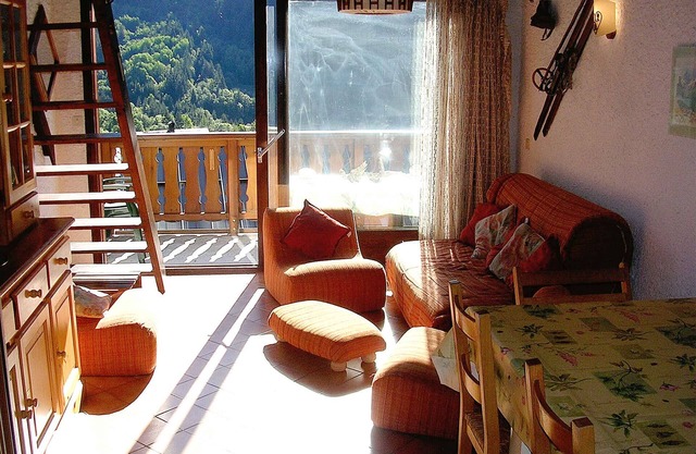Cozy duplex 6 pers, 2 bdrms, balcony, pets allowed