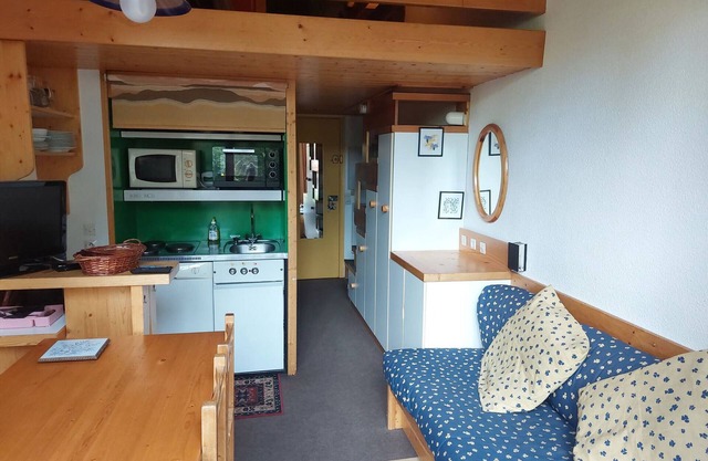 Cozy duplex for 4, ski-in/ski-out, near cable car, shops, Arc 1800