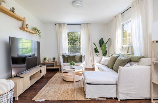 Cozy Duplex w/King Bed + 2 Full