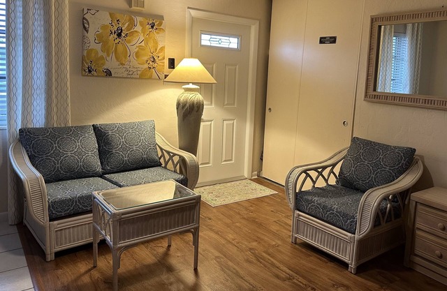 Cozy Entire 2BR House Minutes from Warm Mineral Springs and Local Hotspots!